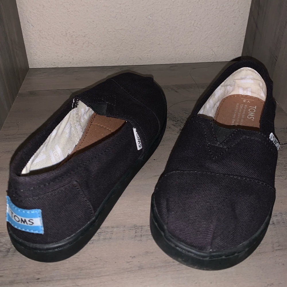 Black toms
